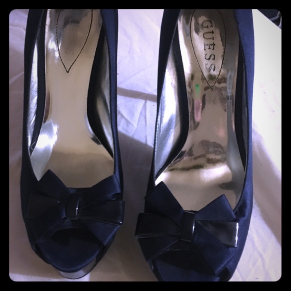 Guess Pumps - Picture 1 of 4